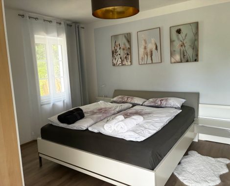 Schlafzimmer 1